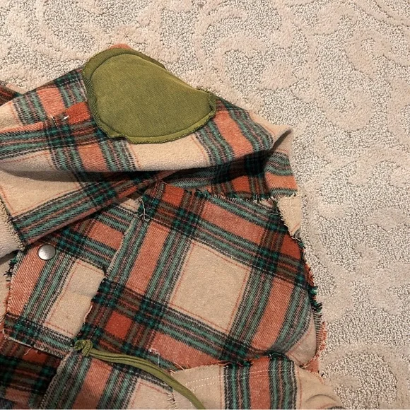 **NWOT POL JACKET**.          Plaid Hooded Jacket with Green Accents - Picture 9 of 11